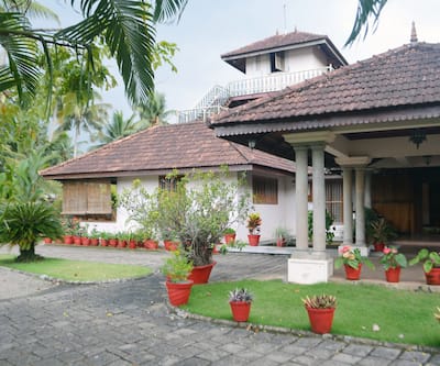 https://imgcld.yatra.com/ytimages/image/upload/t_hotel_yatra_city_desktop/v1451875025/Domestic Hotels/Hotels_Alleppey/Maria Heritage and Spa/33211-1_18.jpg